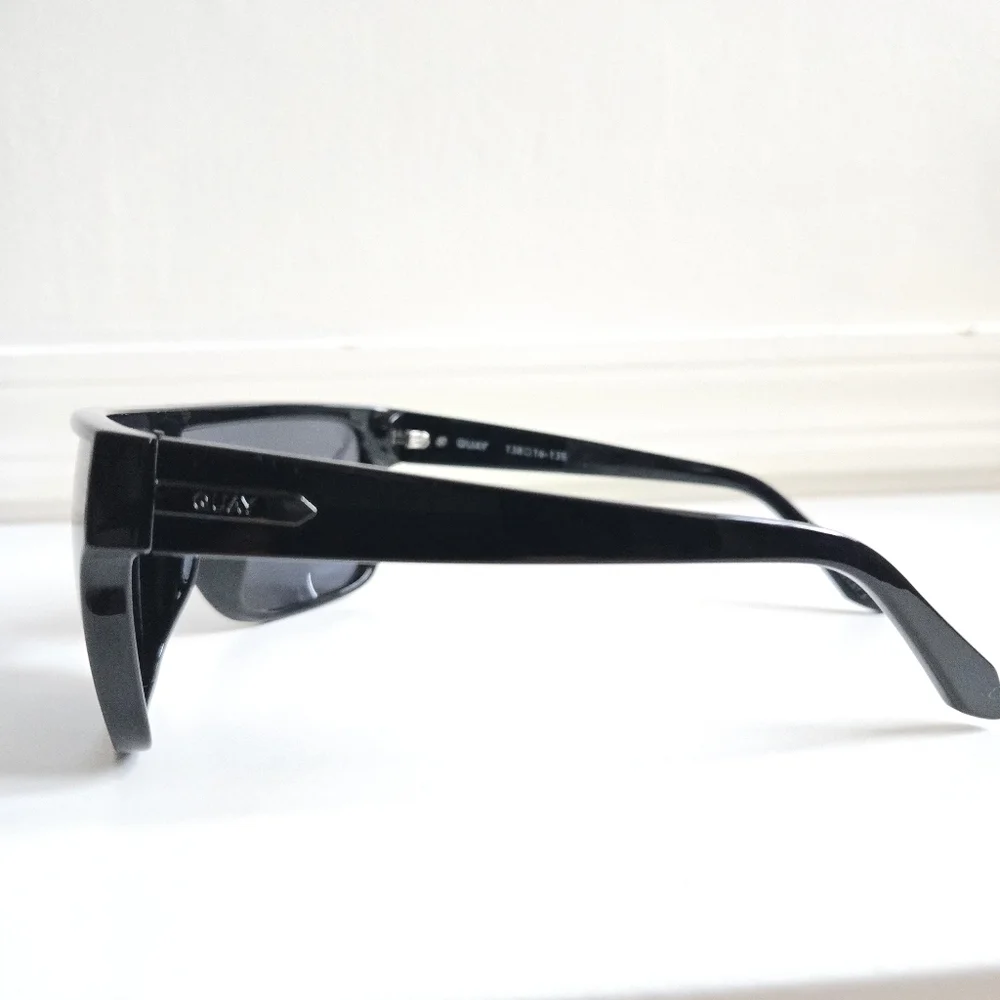 New Quay Australia Nightfall Curve Polarized Black Frame Large Sunglasses Unisex